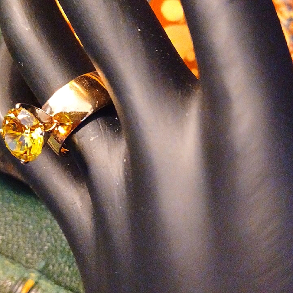 Woman's ring - Picture 2 of 4